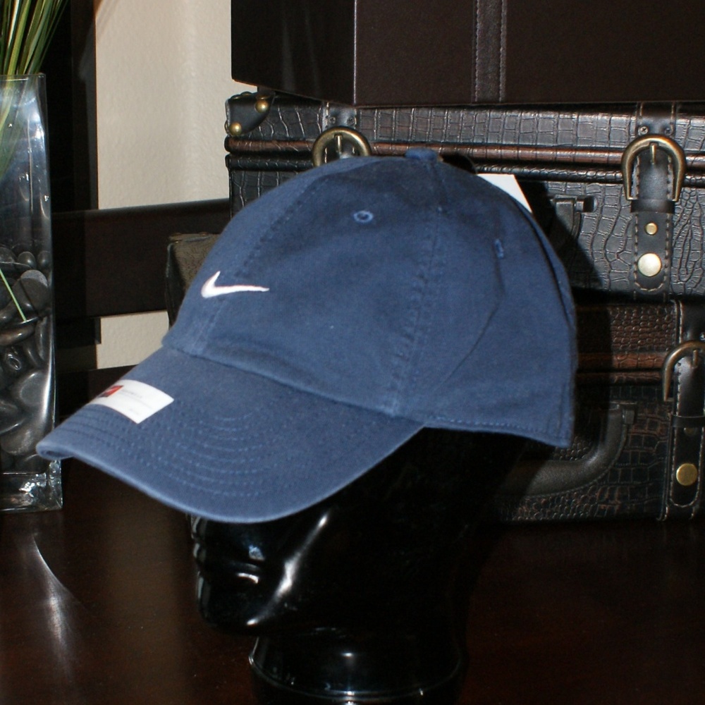 Nike Hat - Picture 2 of 3